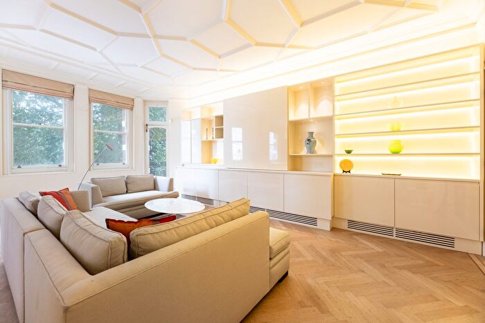 3 Bedroom Flat To Rent In Carlisle Place, London, SW1P