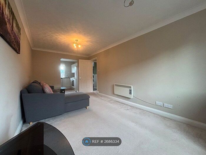 2 Bedroom Flat To Rent In Greys Court, Reading, RG1