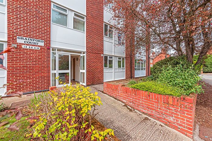 2 Bedroom Flat To Rent In Grainford Court, Crescent Road, Wokingham, RG40