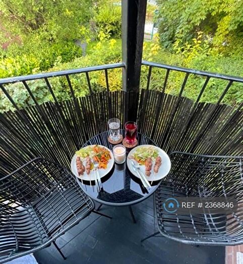 2 Bedroom Flat To Rent In Monton, Eccles, Manchester, M30