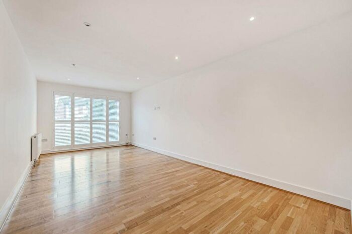 3 Bedroom Terraced House For Sale In Kingston Road, New Malden, KT3
