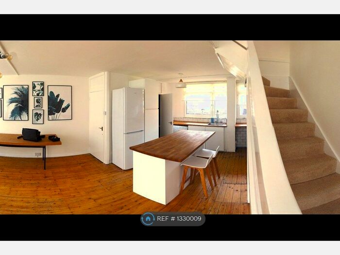 3 Bedroom Flat To Rent In Fontenelle, London, SE5