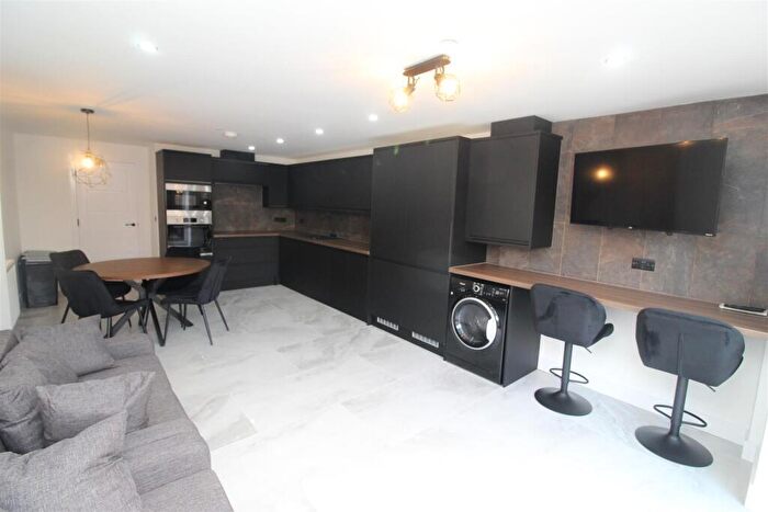 6 Bedroom House To Rent In Brithdir Street, Cardiff, CF24