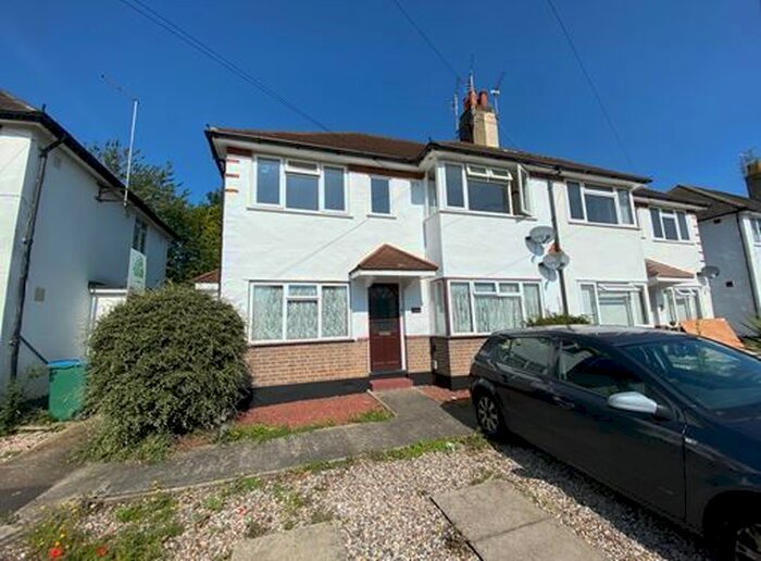 2 Bedroom Flat To Rent In Courtlands Drive, Watford, WD17