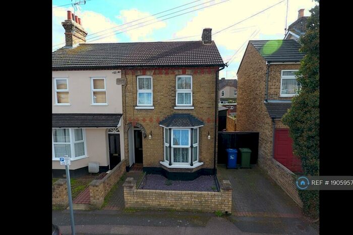 3 Bedroom Semi-Detached House To Rent In Salisbury Ave, Essex, SS17