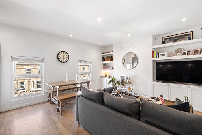 2 Bedroom Apartment For Sale In Cologne Road, London, SW11