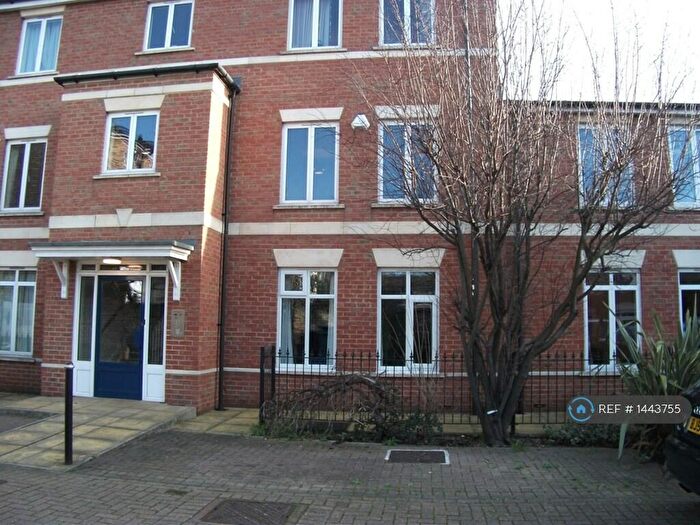 2 Bedroom Flat To Rent In Macleod Street, London, SE17