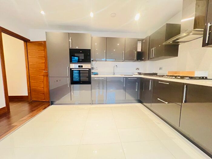 2 Bedroom Property To Rent In Scarbrook Road, Croydon, CR0