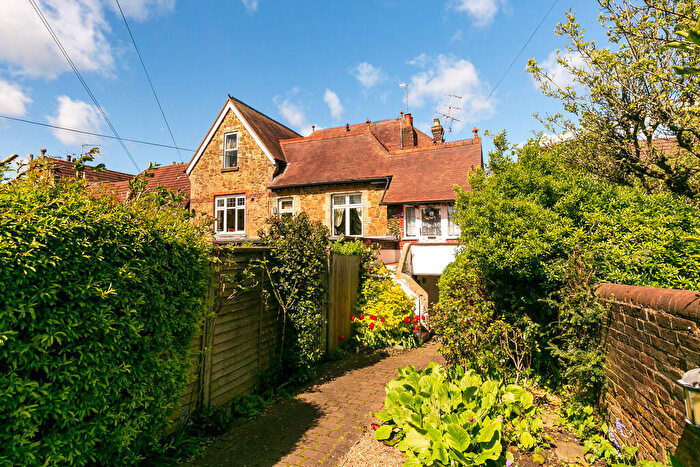 1 Bedroom Apartment To Rent In Sydney Place, Guildford, GU1