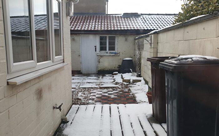 2 Bedroom Terraced House To Rent In Bed Terraced House // Jul, LN5