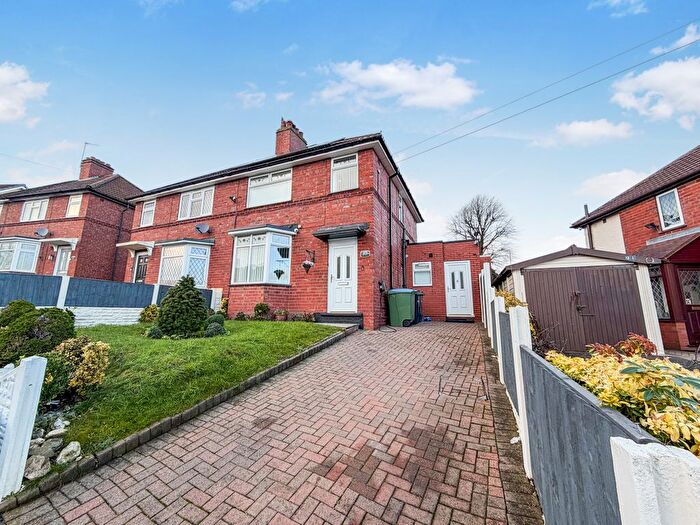 3 Bedroom Semi-Detached House For Sale In The Oval, Smethwick, West Midlands, B67