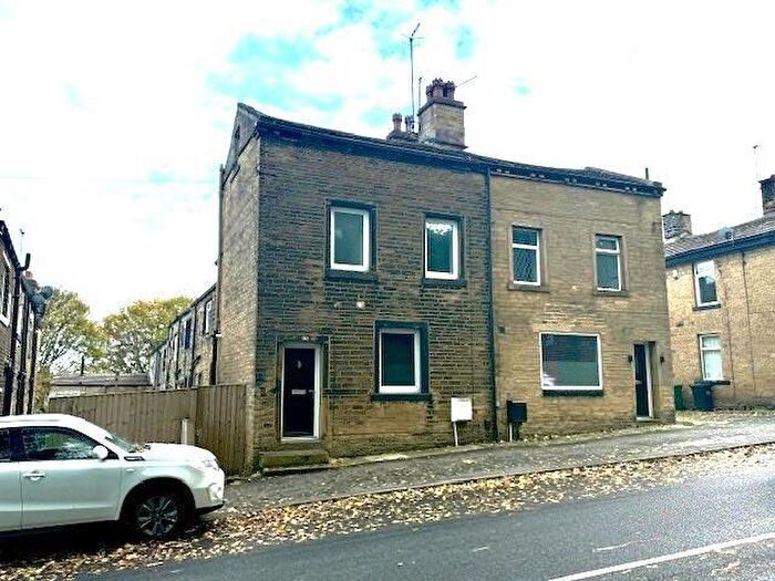 2 Bedroom End Of Terrace House For Sale In Bradford Road, Idle, Bradford, BD10