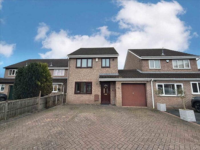 3 Bedroom Semi Detached House To Rent In Sandbarn Close, Solihull, B90