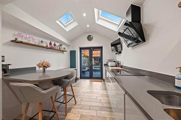 2 Bedroom Semi Detached House For Sale In Brandon Road, Sutton, SM1