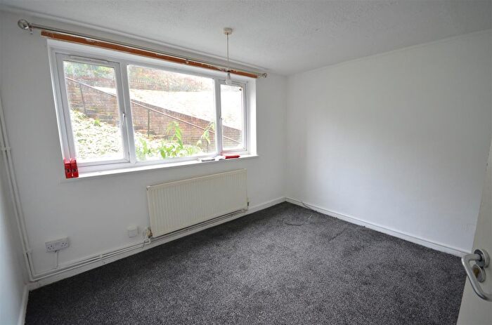2 Bedroom Flat To Rent In Brendon Avenue, Stopsley, Luton., LU2