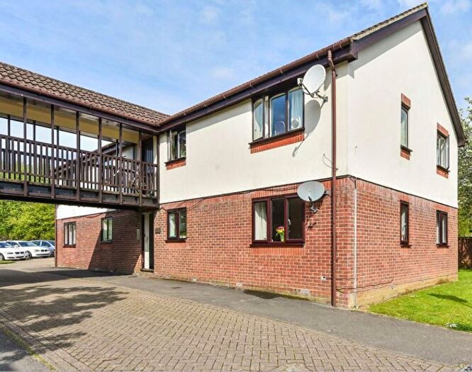 2 Bedroom Flat To Rent In Sandringham Road, Petersfield, Hampshire, GU32
