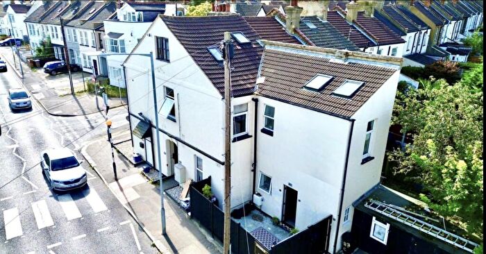 5 Bedroom Flat For Sale In Ramuz Drive, Westcliff-on-Sea, Essex, SS0