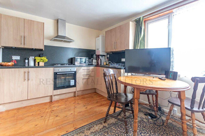 4 Bedroom Flat To Rent In Kennington Park Road, London, SE11