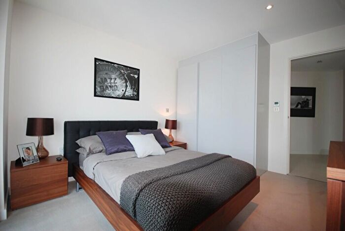 2 Bedroom Apartment To Rent In Bezier Apartments, City Road, Old Street, London, EC1Y