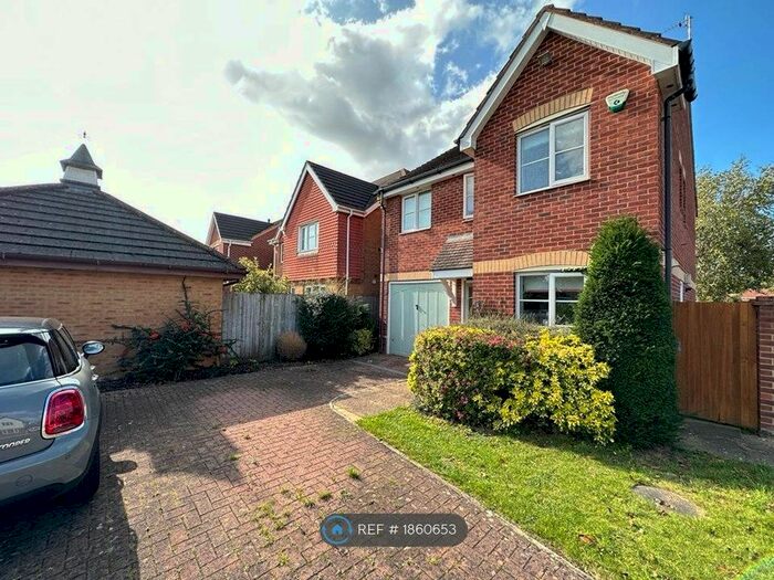 3 Bedroom Detached House To Rent In Tracy Close, Swindon, SN25