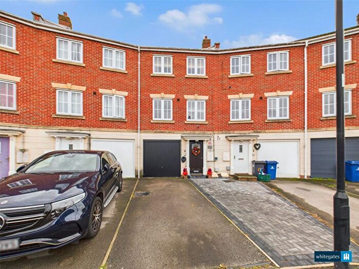 3 Bedroom Town House For Sale In Jenkinson Grove, Armthorpe, Doncaster, South Yorkshire, DN3