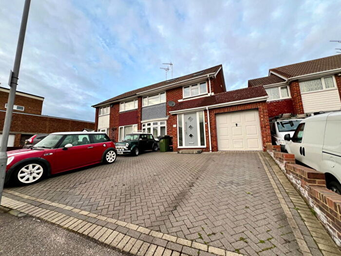5 Bedroom Semi-Detached House For Sale In Versatile And Spacious Home, Perfect For Families - Woodberry Drive, ME10