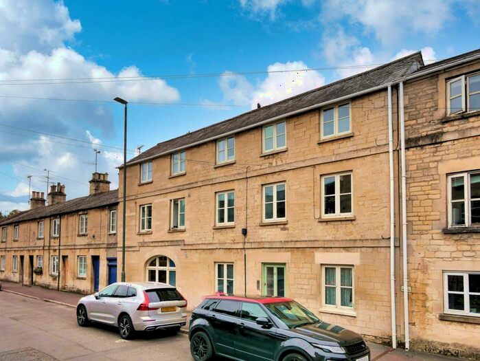 2 Bedroom Apartment To Rent In Queen Street, Cirencester, GL7