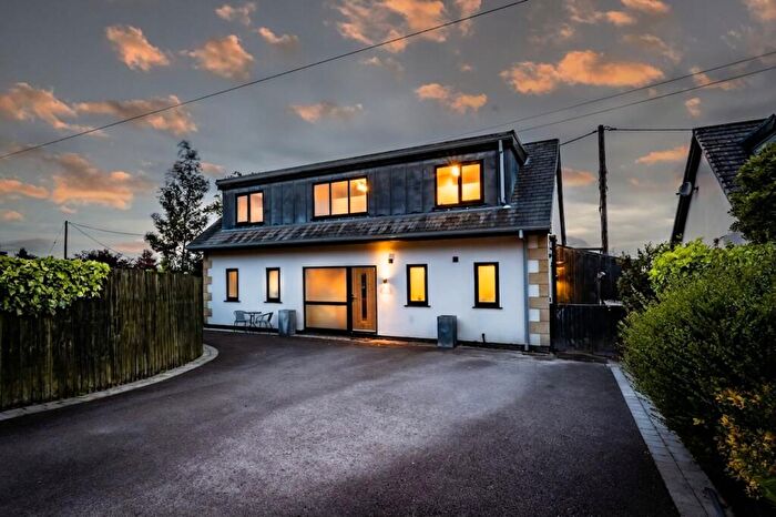 3 Bedroom Detached House For Sale In Parrotts Nest, Furness Field, Werneth Low, Gee Cross., SK14