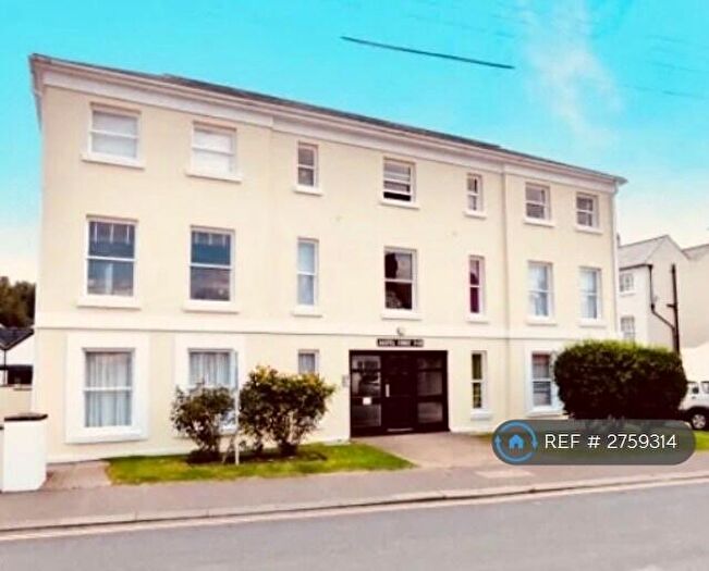 1 Bedroom Flat To Rent In Selborne Road, Littlehampton, BN17