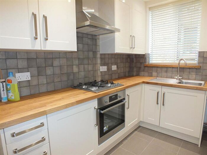 2 Bedroom Flat To Rent In Savernake Road, London, NW3