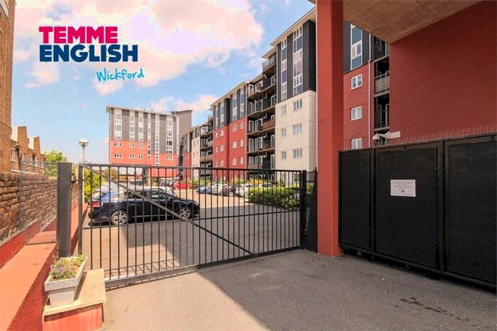 2 Bedroom Apartment To Rent In Lower Southend Road - Balcony - Close To Town & Station, SS11