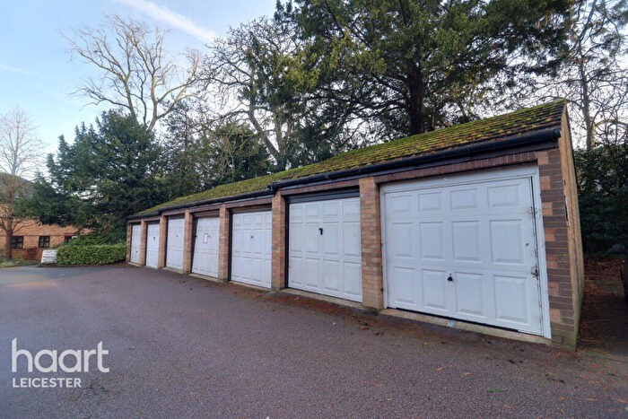 2 Bedroom Apartment For Sale In Stoneygate Road, Leicester, LE2