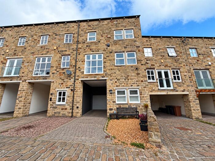 5 Bedroom Town House For Sale In Waterwheel Lane, Oakworth, Keighley, BD22