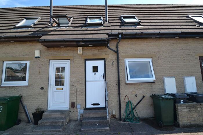2 Bedroom Mews For Sale In Amblers Croft, Bradford, BD10