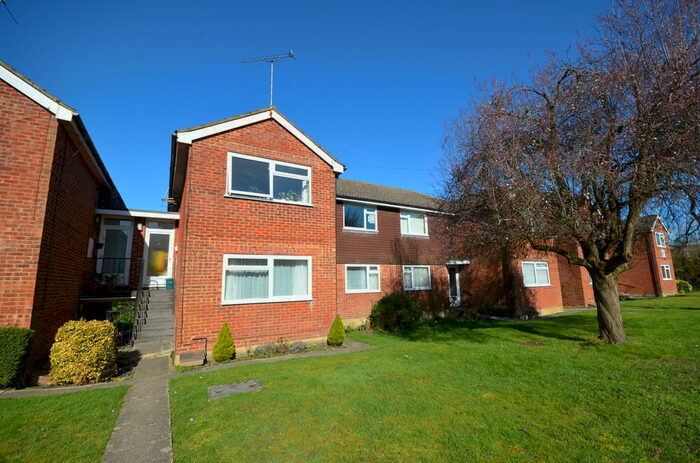 2 Bedroom Maisonette To Rent In Alfred Road, Farnham, GU9