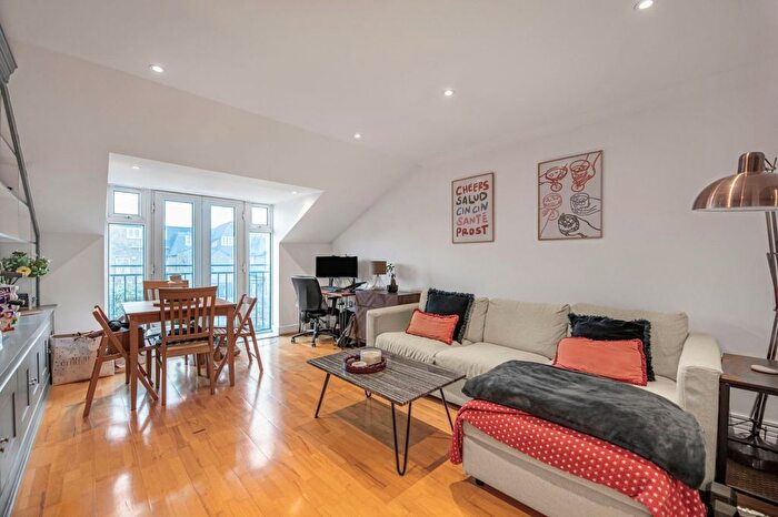1 Bedroom Flat For Sale In Wells Place, Earlsfield, London, SW18