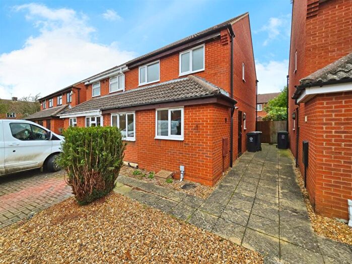 3 Bedroom Semi-Detached House To Rent In Allen Road, Rushden, Northants, NN10