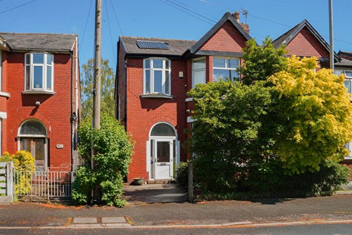 3 Bedroom Semi Detached House For Sale In Park Drive, Whalley Range, M16