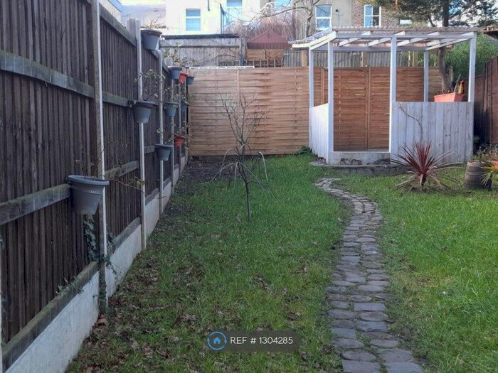 1 Bedroom Flat To Rent In Mosslea Road, London SE20