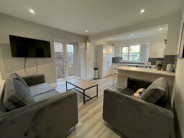 6 Bedroom House To Rent In Langdale Road, L15