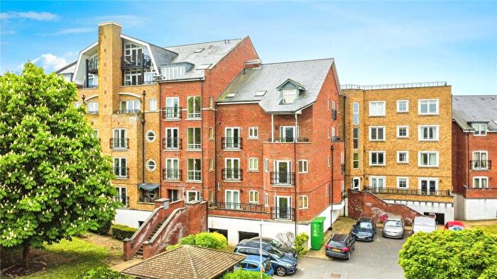 2 Bedroom Apartment To Rent In Aveley House, Iliffe Close, Reading, Berkshire, RG1