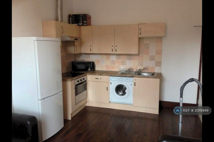 3 Bedroom Flat To Rent In Hyde Terrace, Leeds, LS2