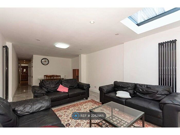 4 Bedroom Semi-Detached House To Rent In Falcon Grove, London, SW11