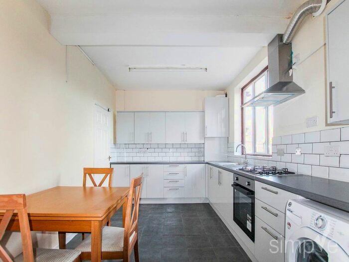 4 Bedroom Property To Rent In Wimborne Avenue, Hayes, Middlesex, UB4