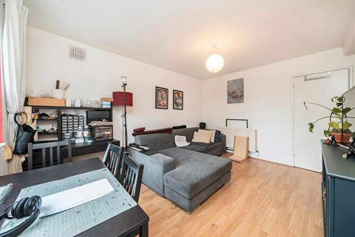 2 Bedroom Flat To Rent In Graham Road, London Fields, E8