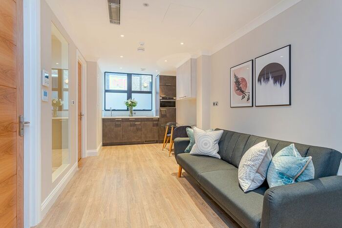 2 Bedroom Flat To Rent In Saffron Hill, Holborn, London, EC1N