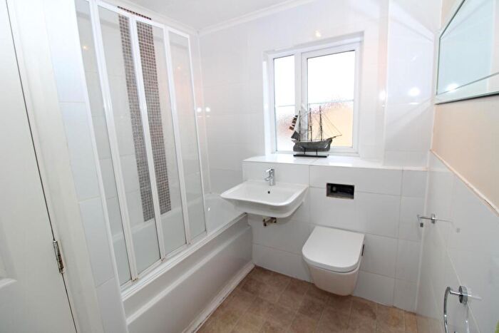 2 Bedroom Apartment To Rent In Clover Way, Wallington, SM6