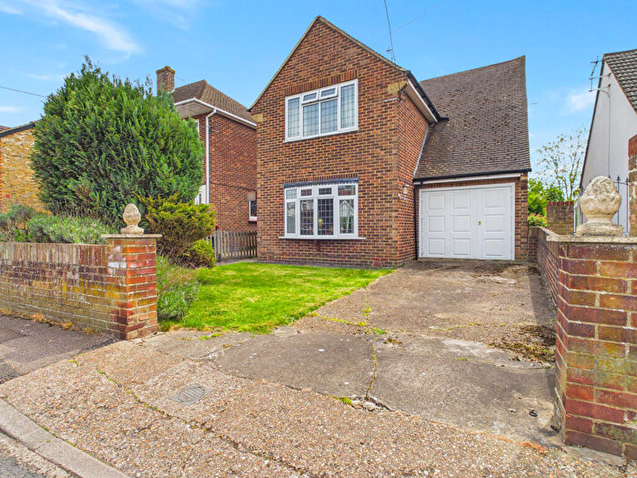 3 Bedroom Detached House For Sale In King Arthurs Drive, Strood, Rochester, Medway, ME2