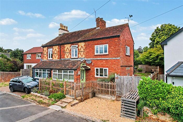 4 Bedroom Semi-detached House For Sale In Wings Road, Farnham, Surrey, GU9