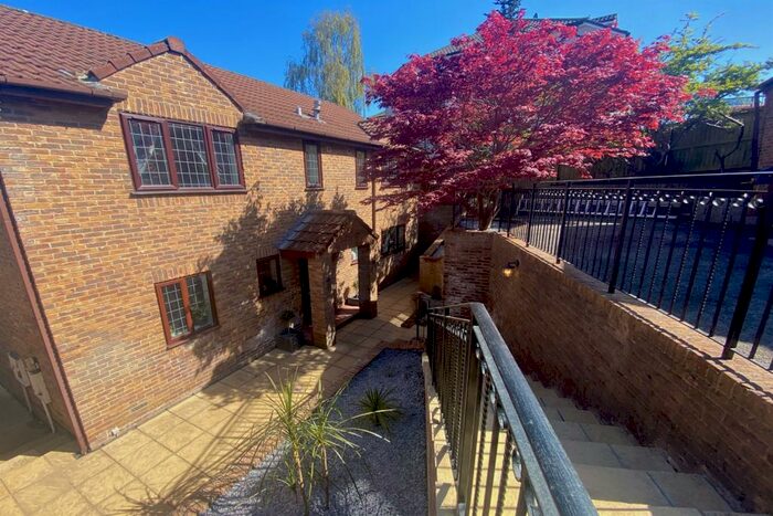 4 Bedroom Detached House To Rent In Church Road, BS15